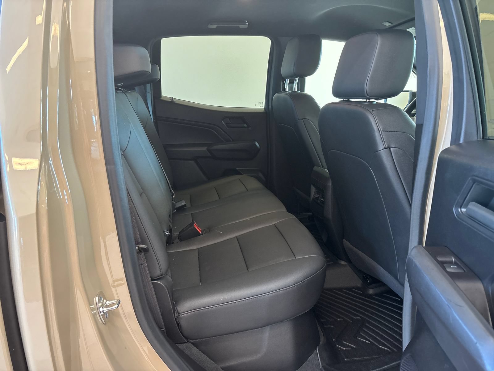 Used 2024 Chevrolet Colorado W/T w/ Safety Package RWD image 8