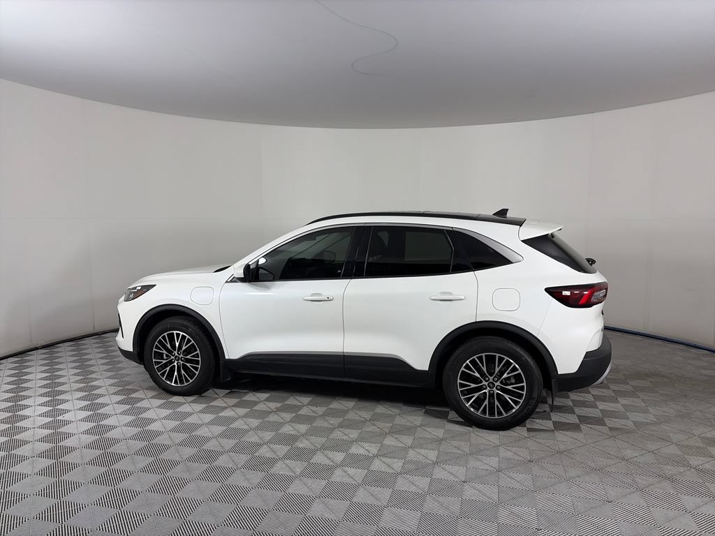 Certified 2023 Ford Escape SE w/ Class II Trailer Tow Package FWD image 4