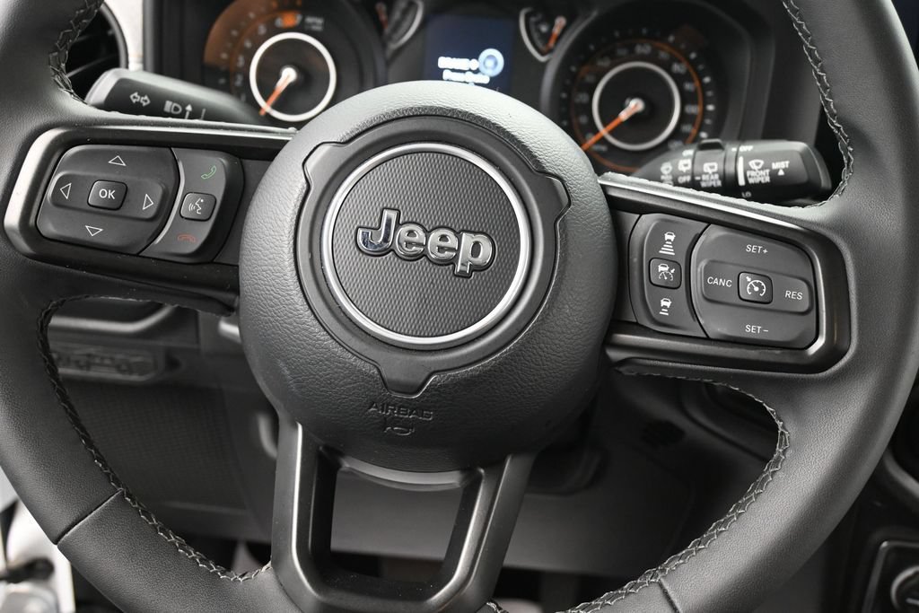 Used 2025 Jeep Wrangler Unlimited Sport AWD/4WD image 11