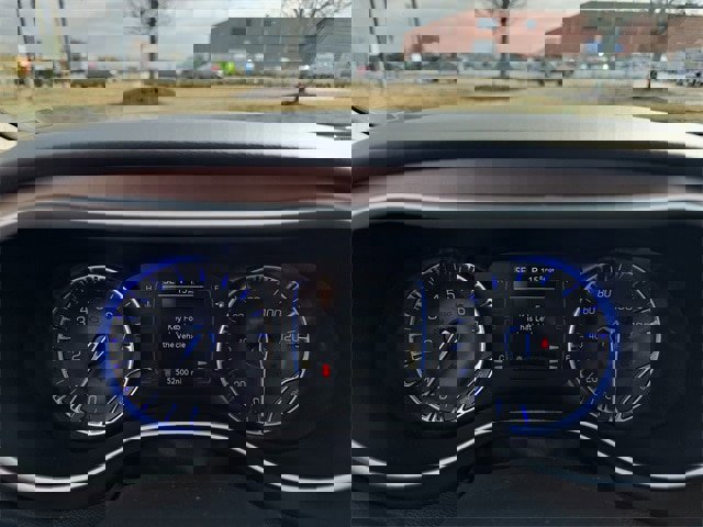 Used 2022 Chrysler Voyager LX image 15