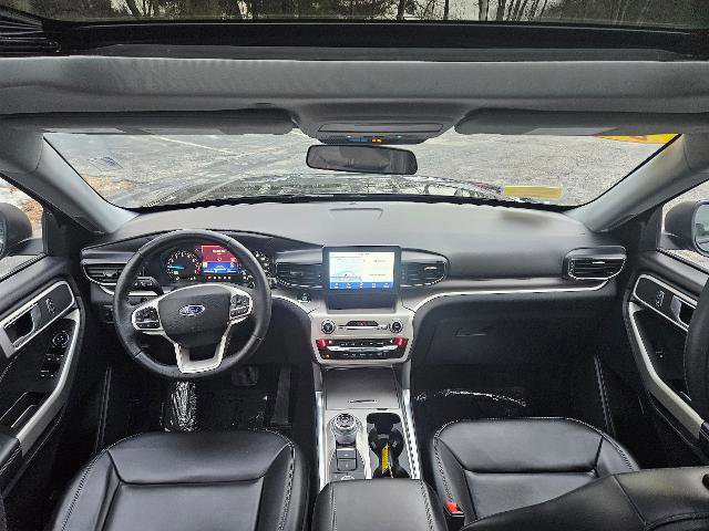 Certified 2021 Ford Explorer XLT w/ Equipment Group 202A image 15