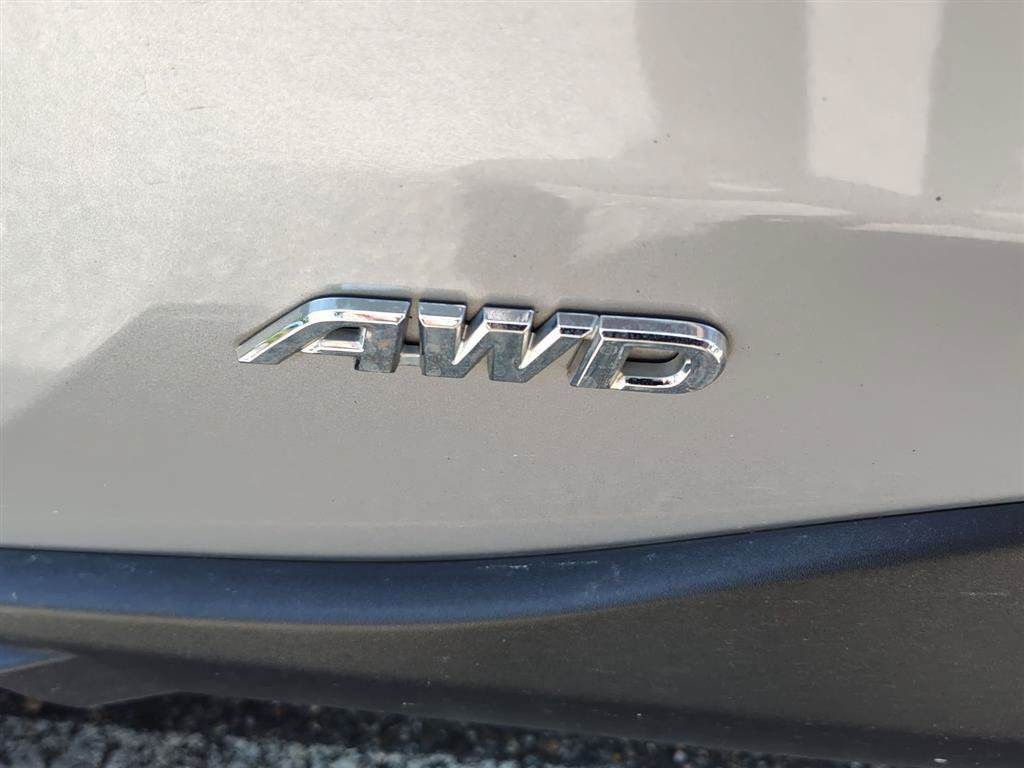 Used 2022 Toyota RAV4 XLE Premium AWD/4WD image 5
