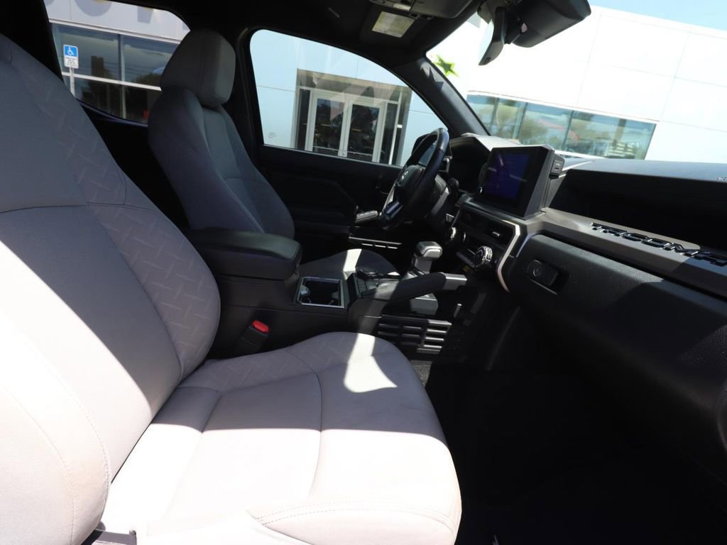 Used 2024 Toyota Tacoma SR5 w/ SR5 Upgrade Package AWD/4WD image 15