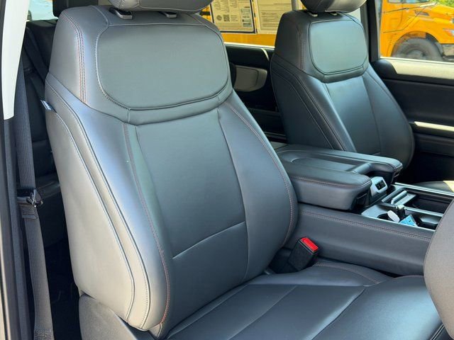 Certified 2025 Ford Expedition Active AWD/4WD image 36