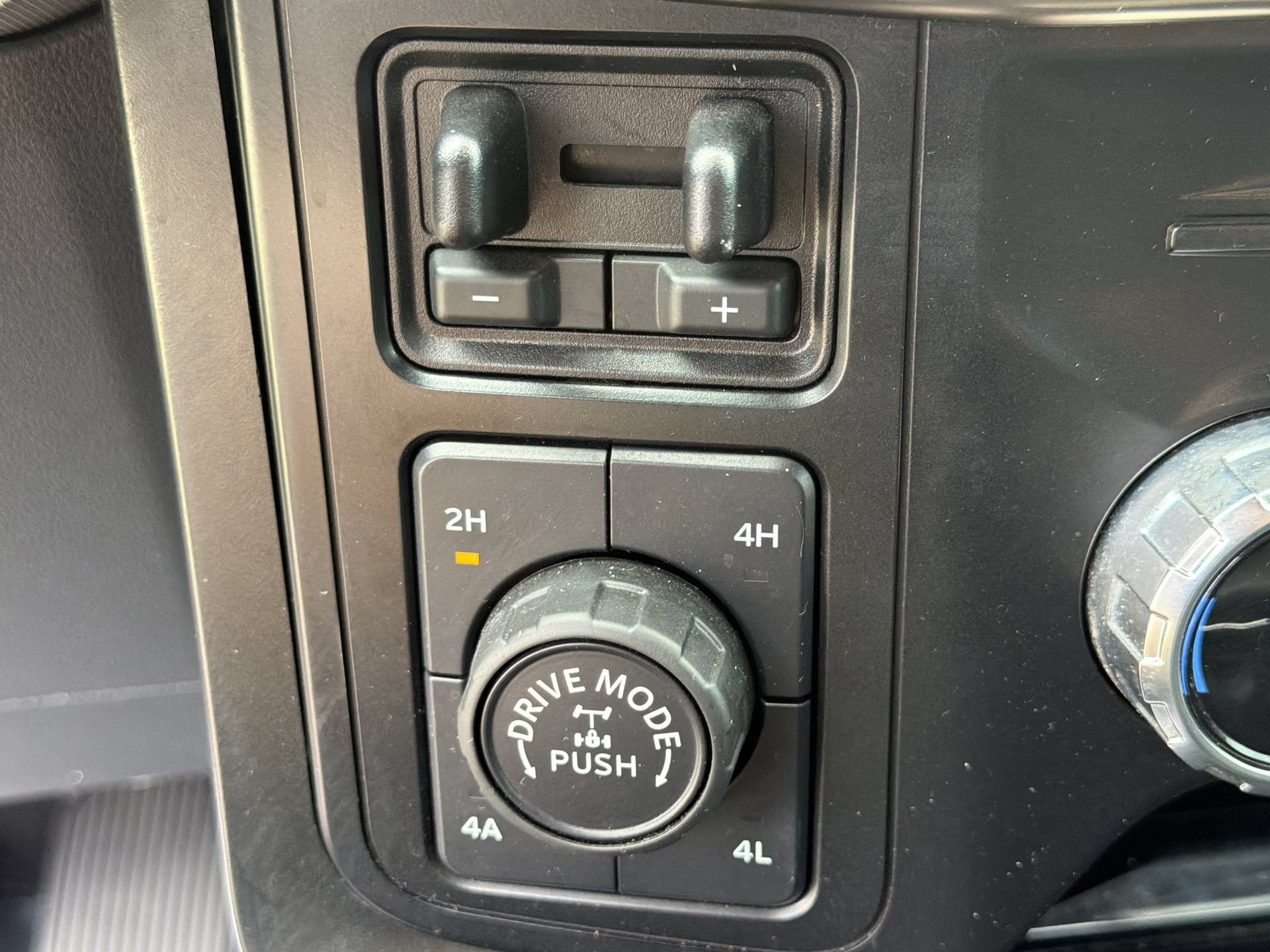 Certified 2023 Ford F150 Raptor w/ Raptor 37 Performance Package AWD/4WD image 13