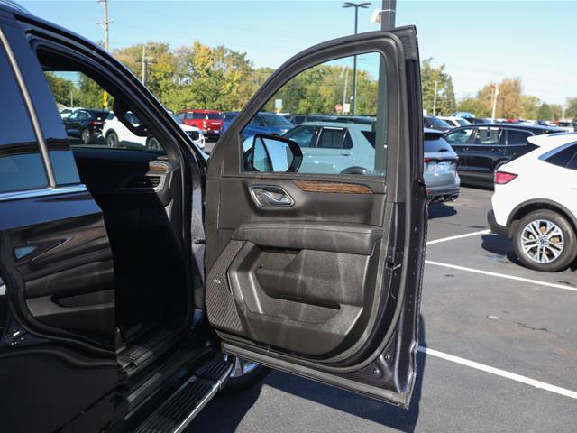 Used 2024 Chevrolet Tahoe Premier AWD/4WD image 32