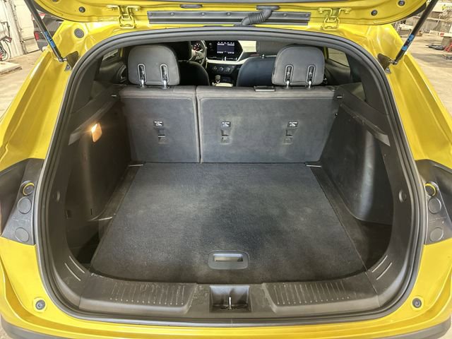 Used 2024 Chevrolet Trax RS w/ Sunroof Package FWD image 24