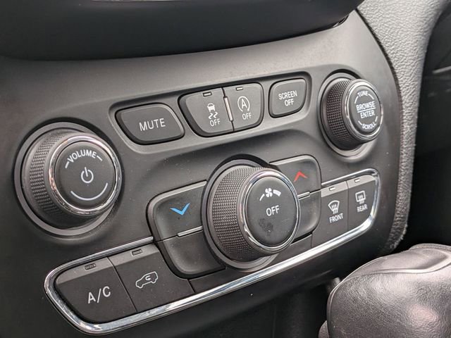 Used 2021 Jeep Cherokee Latitude Lux AWD/4WD image 23