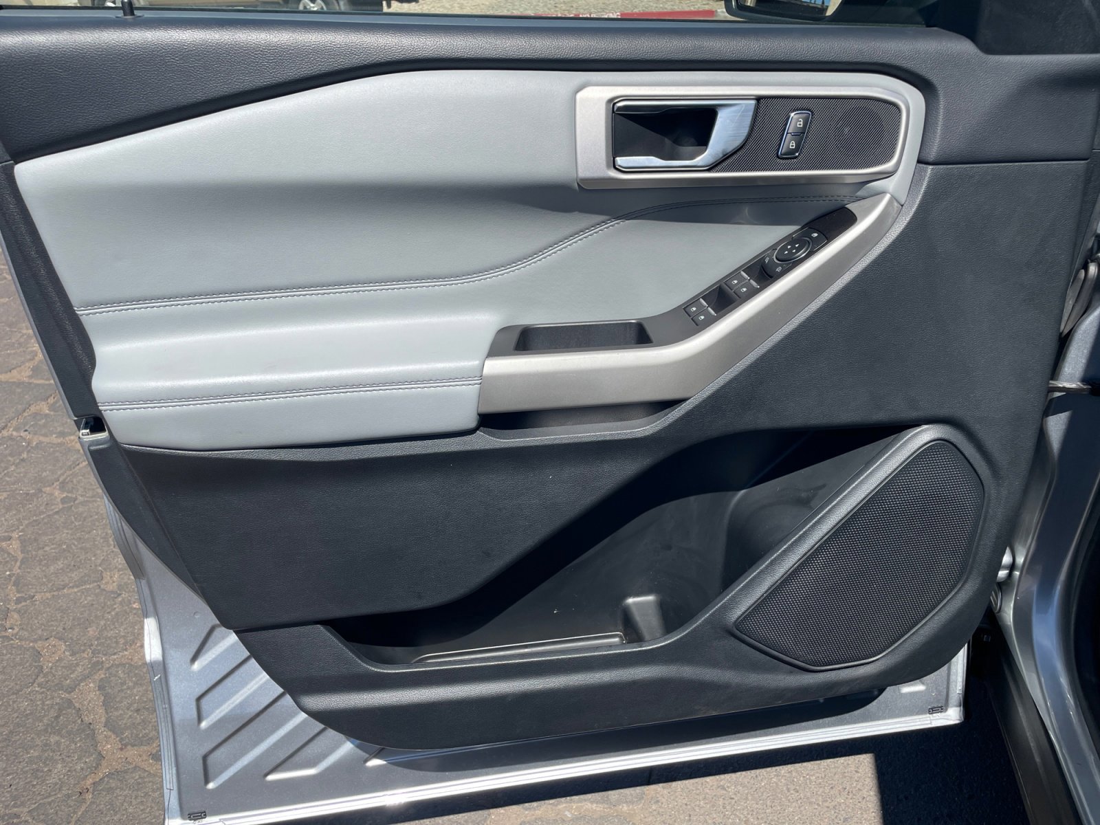 Certified 2022 Ford Explorer XLT w/ Equipment Group 202A image 14