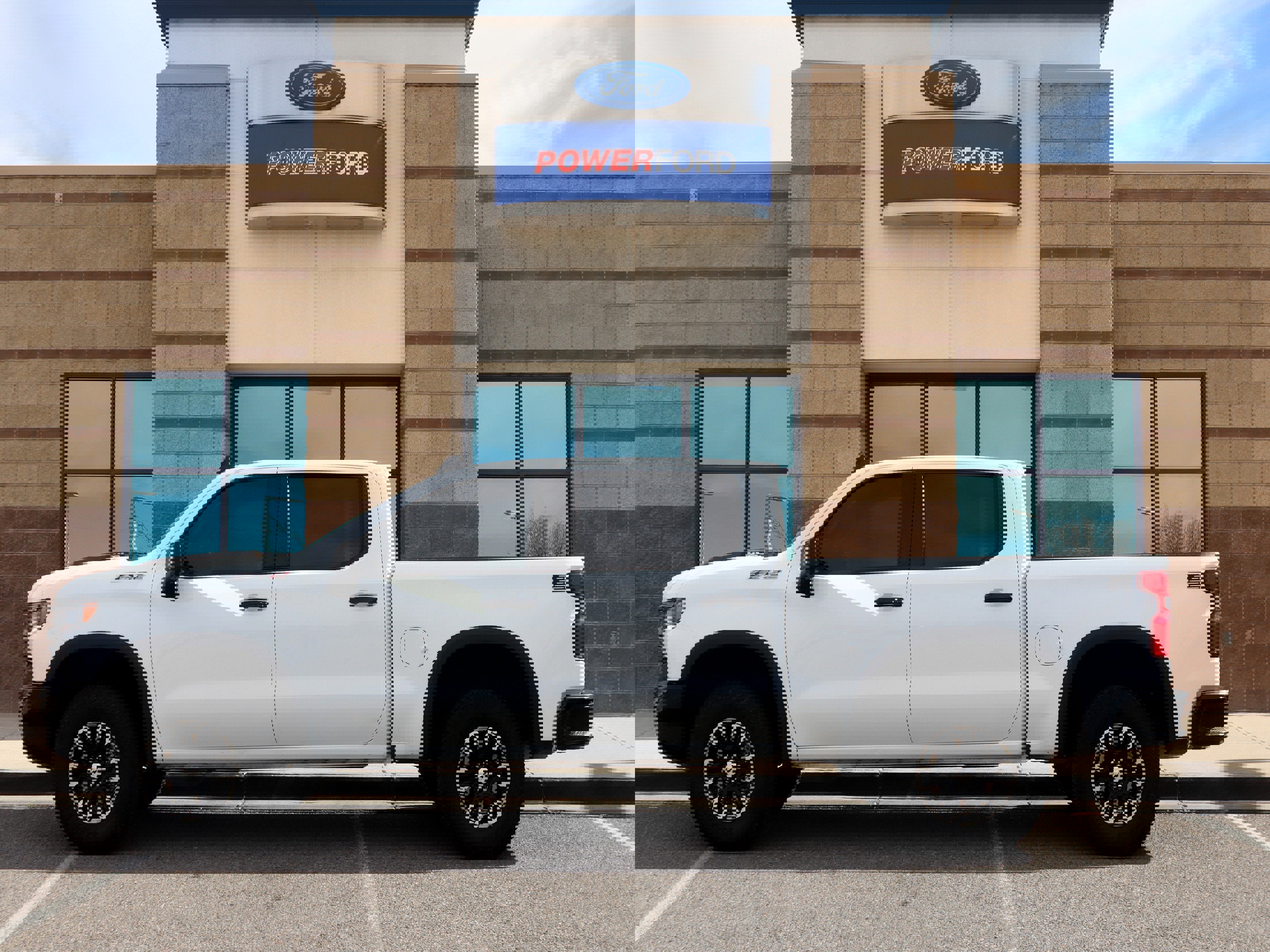 Used 2023 Chevrolet Silverado 1500 ZR2 w/ Technology Package image 2