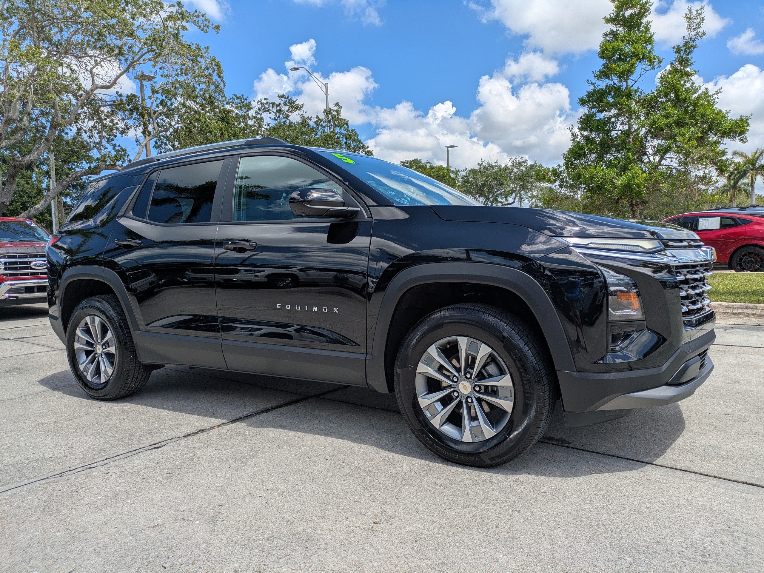 Used 2025 Chevrolet Equinox LT w/ Convenience Package II FWD image 2