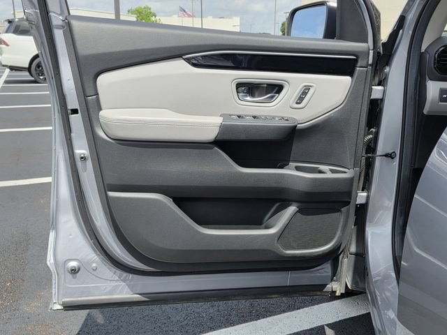 Used 2025 Honda Pilot Touring image 14