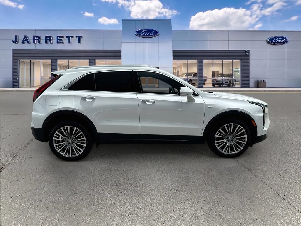 Used 2024 Cadillac XT4 Premium Luxury FWD image 8