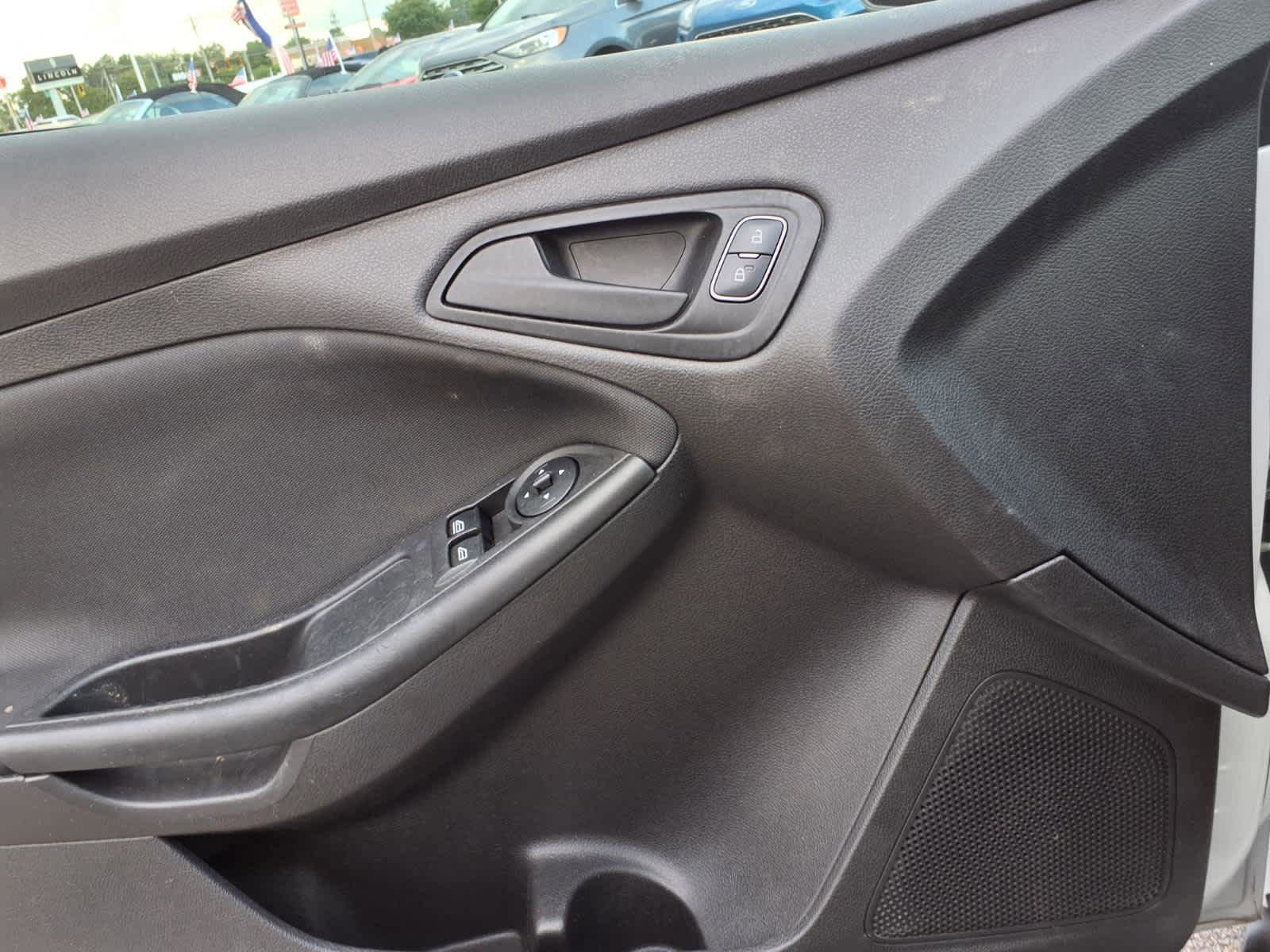 Certified 2018 Ford Focus S FWD image 15