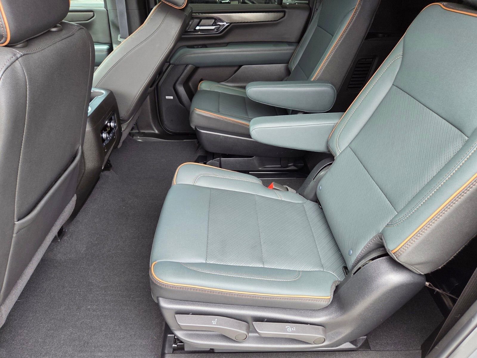 Used 2026 GMC Yukon XL AT4 w/ LPO, Floor Liner Package AWD/4WD image 12