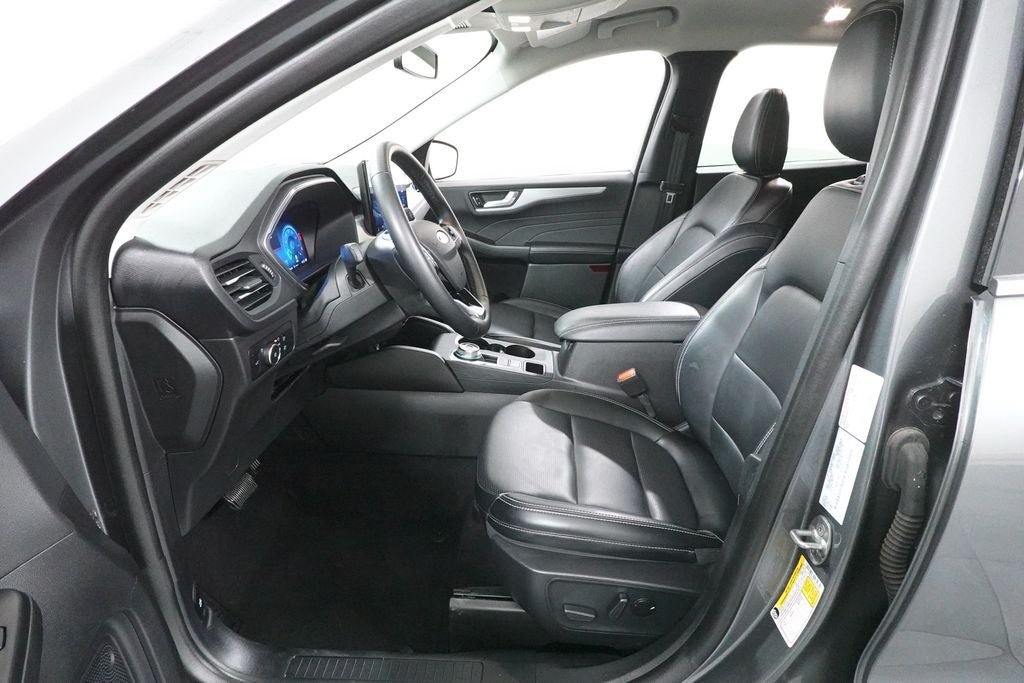 Certified 2025 Ford Escape Platinum AWD/4WD image 25
