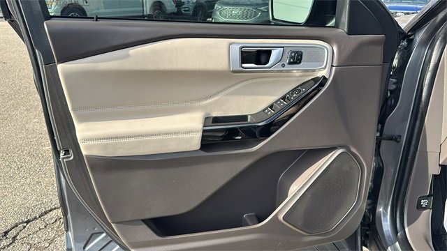 Certified 2023 Ford Explorer Platinum w/ Class IV Trailer Tow Package image 9