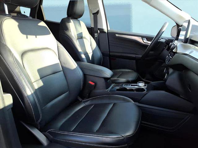 Certified 2022 Ford Escape Titanium w/ Class II Trailer Tow Package image 13