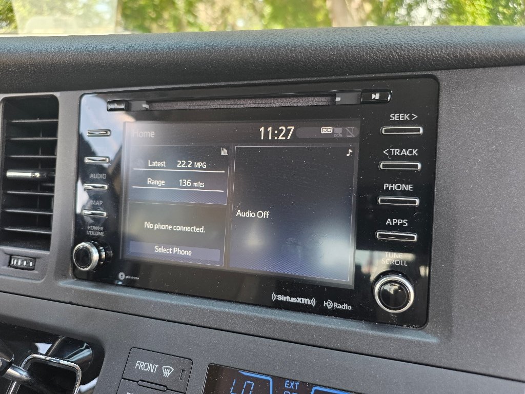 Used 2020 Toyota Sienna LE FWD image 4
