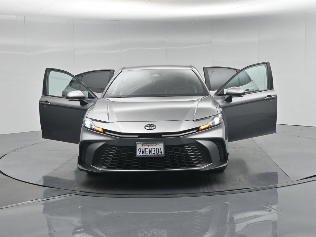 Used 2025 Toyota Camry SE FWD image 35