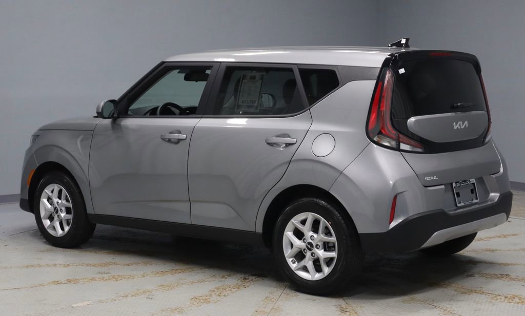 Used 2025 Kia Soul LX w/ LX Technology Package image 3