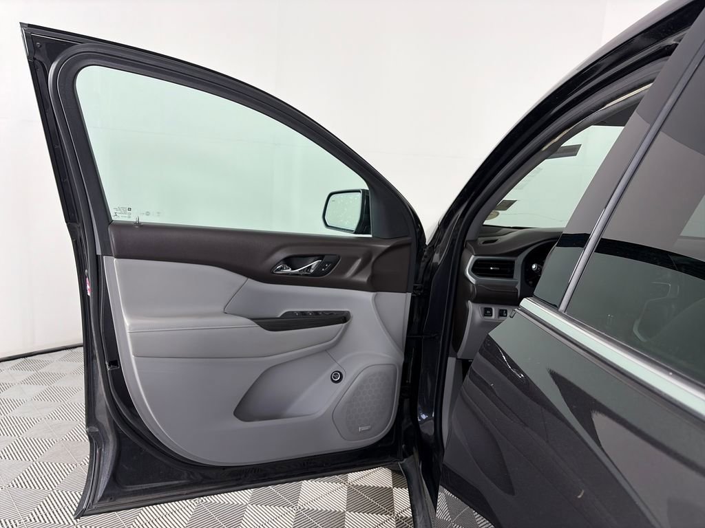 Used 2017 GMC Acadia SLT AWD/4WD image 10