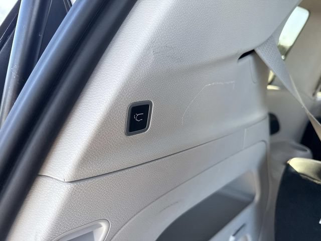 Used 2024 Chrysler Pacifica Touring-L FWD image 7