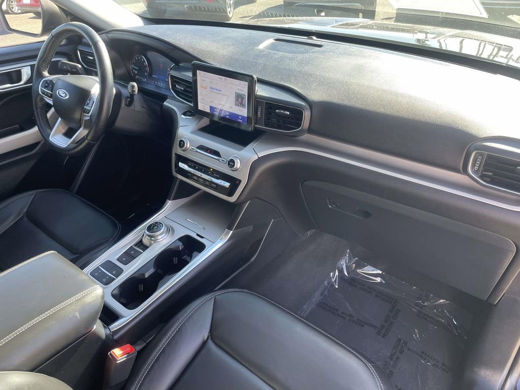 Certified 2022 Ford Explorer XLT w/ Equipment Group 202A image 31