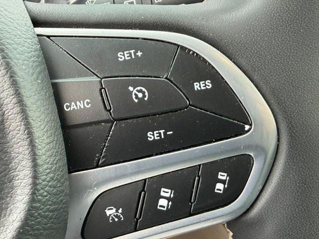 Used 2024 Chrysler Pacifica Touring-L FWD image 21