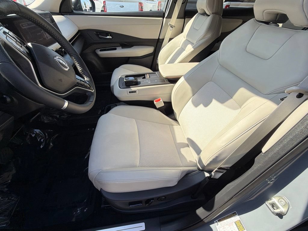 Used 2025 Nissan Ariya AWD image 24
