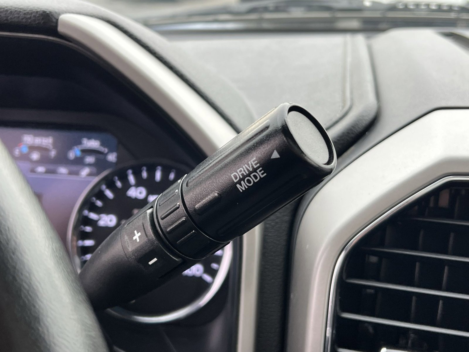 Certified 2020 Ford F350 Lariat image 22