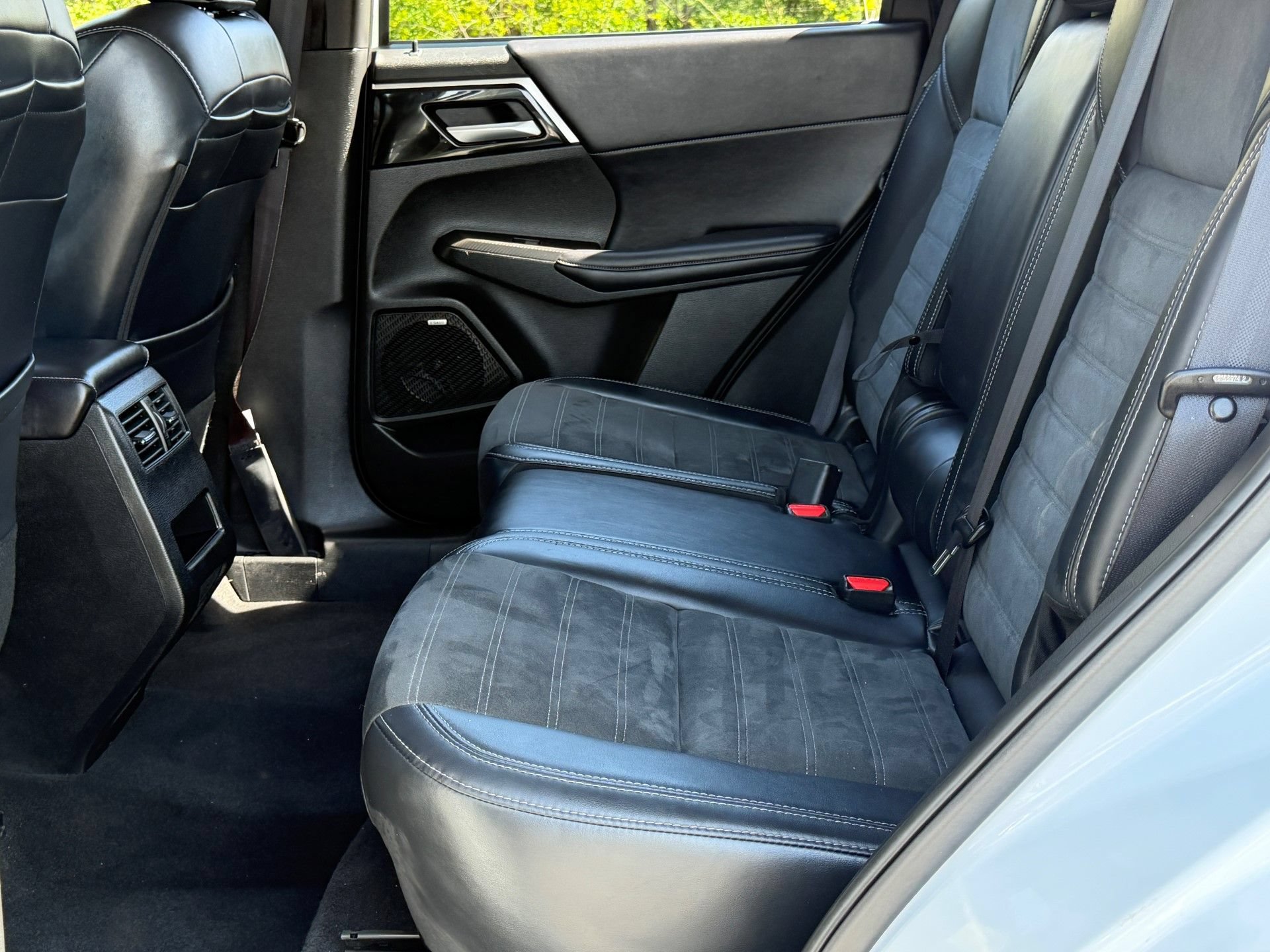 Used 2025 Mitsubishi Outlander SE AWD/4WD image 19