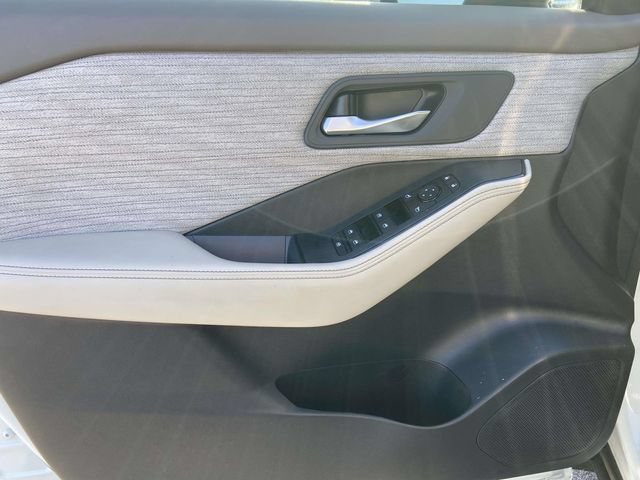 Used 2023 Nissan Rogue SV FWD image 17