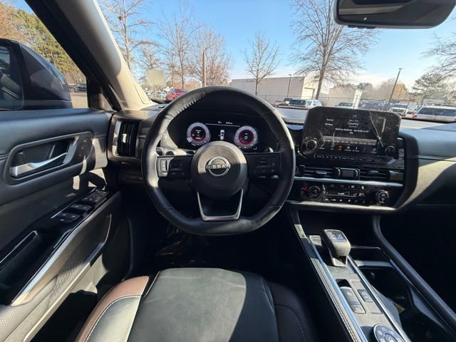 Used 2024 Nissan Pathfinder Platinum image 11