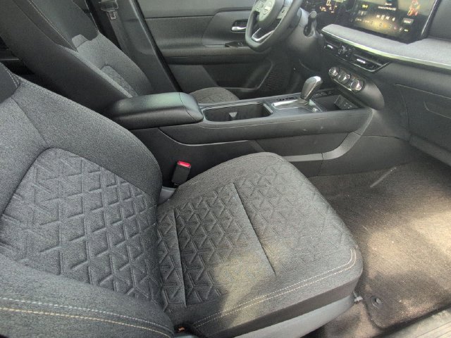 Used 2025 Nissan Kicks SV FWD image 18