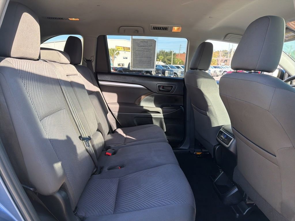Used 2019 Toyota Highlander LE image 22
