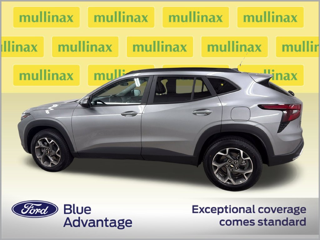 Used 2024 Chevrolet Trax LT w/ Driver Confidence Package FWD image 11