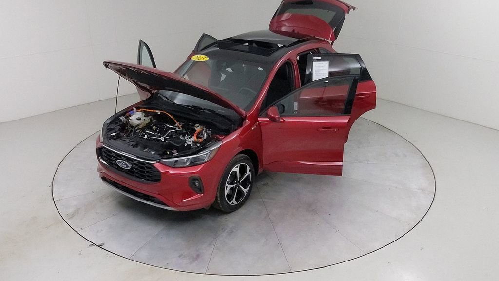 Certified 2025 Ford Escape ST-Line Elite image 43