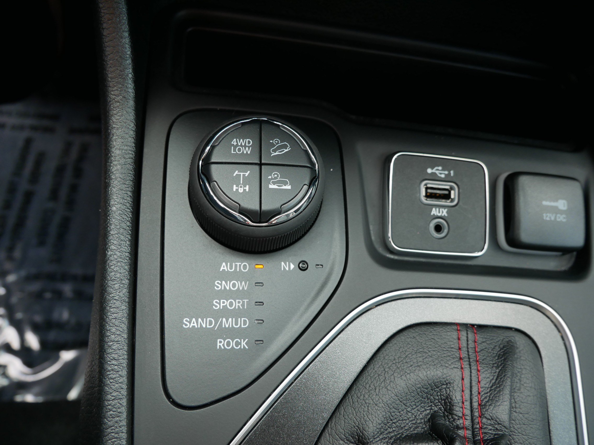 Used 2022 Jeep Cherokee Trailhawk w/ Sound & Nav Group AWD/4WD image 30