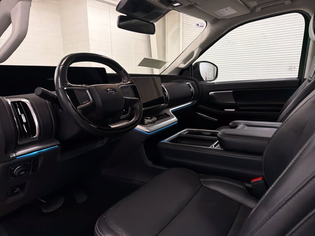 Certified 2025 Ford Expedition Platinum AWD/4WD image 6
