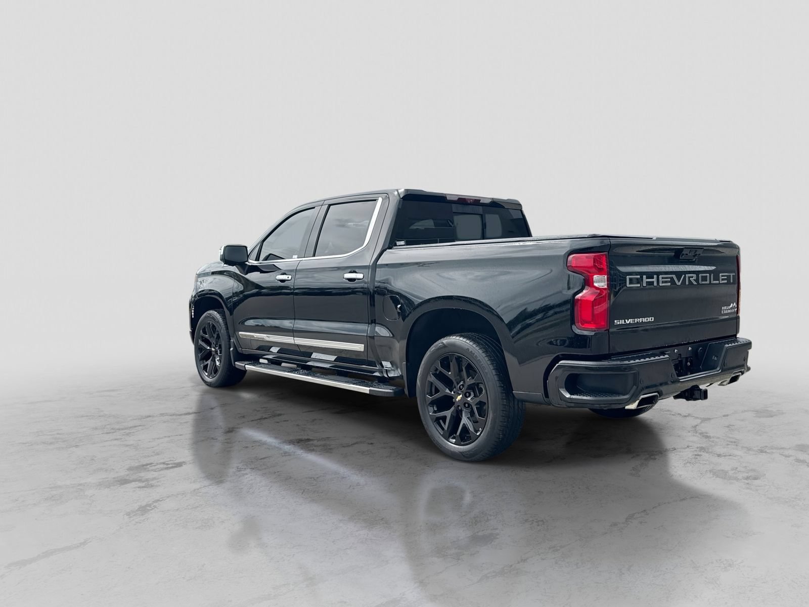 Used 2022 Chevrolet Silverado 1500 High Country w/ Technology Package AWD/4WD image 5