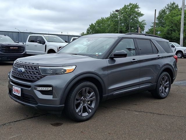 Certified 2023 Ford Explorer XLT w/ Equipment Group 202A AWD/4WD image 3