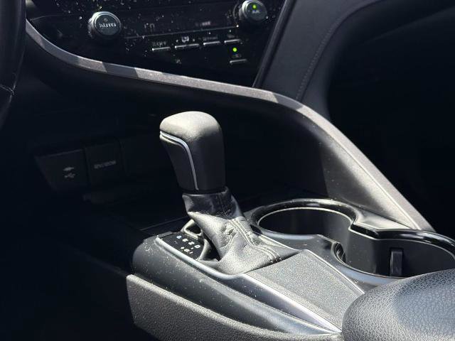 Used 2019 Toyota Camry SE w/ Convenience Package FWD image 16