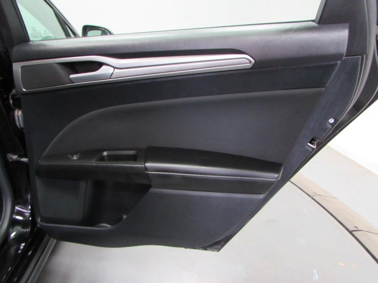 Certified 2020 Ford Fusion SE FWD image 17