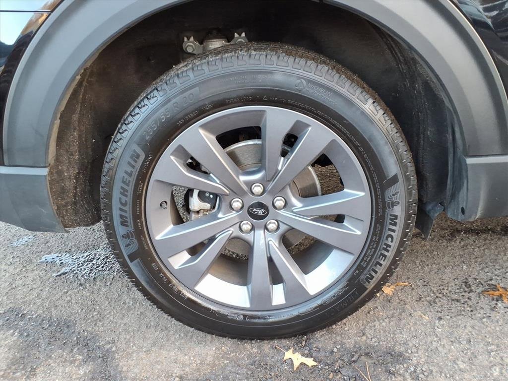 Certified 2022 Ford Explorer XLT w/ Equipment Group 202A image 7