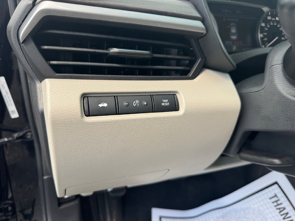 Used 2025 Nissan Altima 2.5 SV FWD image 35