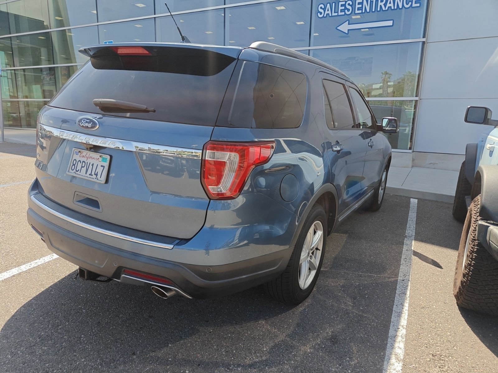 Certified 2018 Ford Explorer XLT w/ Equipment Group 202A FWD image 3
