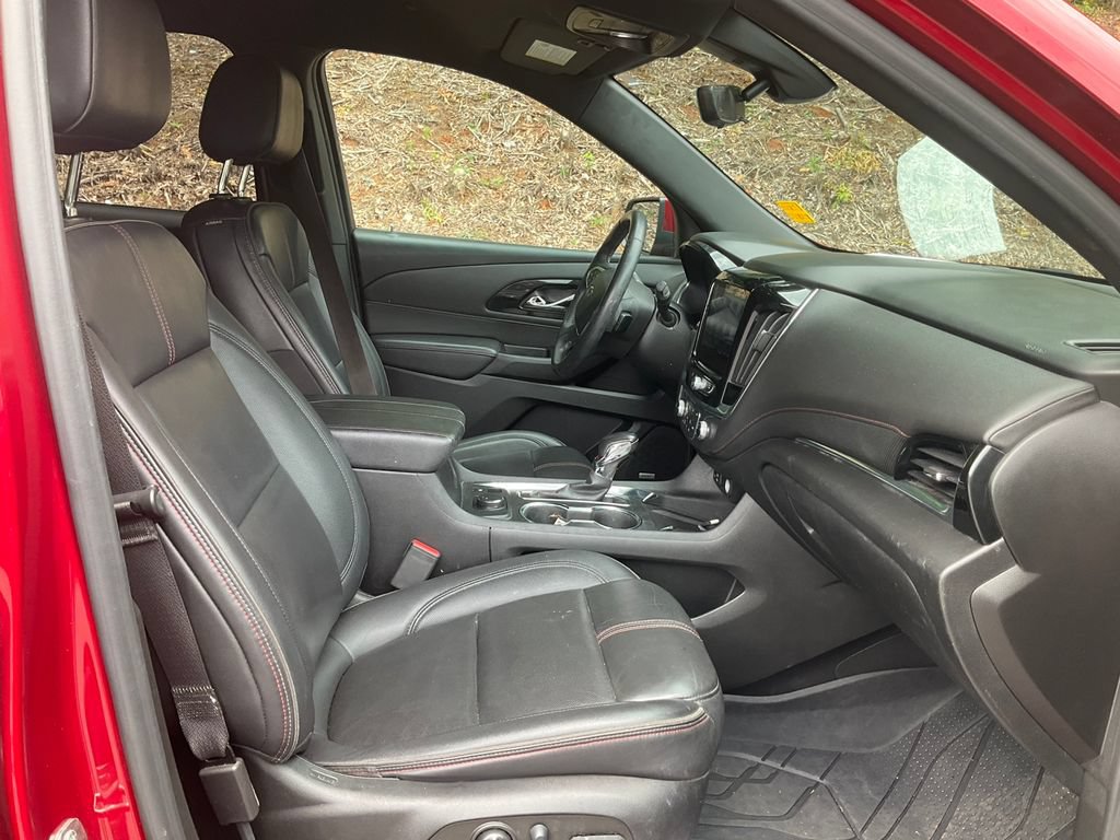 Used 2022 Chevrolet Traverse RS FWD image 12