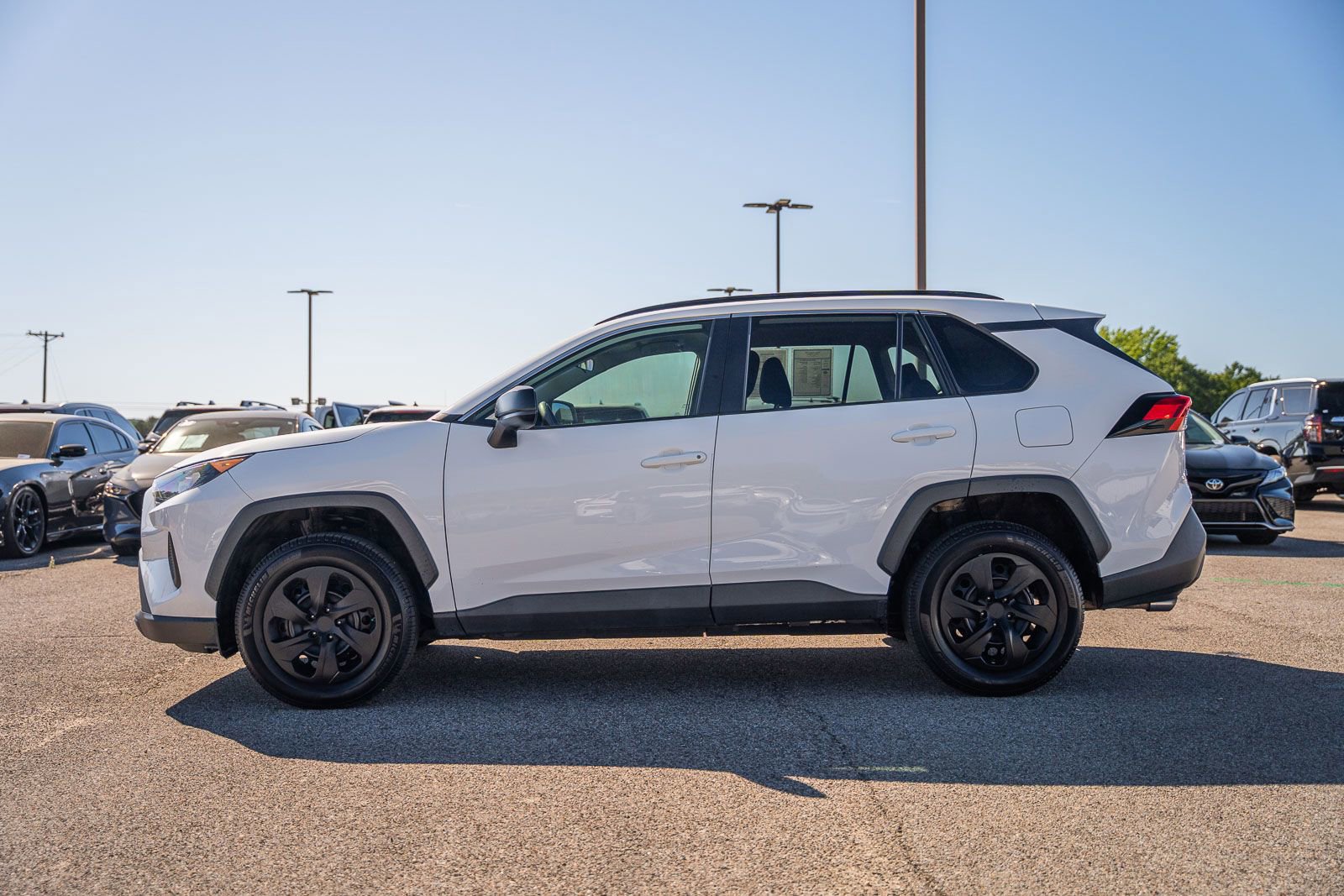 Used 2020 Toyota RAV4 LE FWD image 4