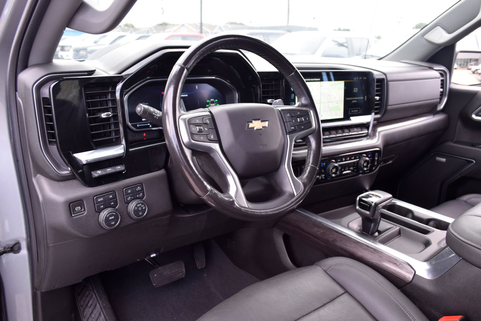 Used 2023 Chevrolet Silverado 1500 LTZ w/ LTZ Premium Package AWD/4WD image 15